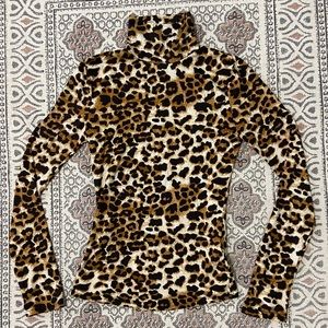 Fitted cheetah print turtle neck